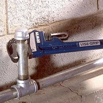 IRWIN® 274106 - Vise-Grip™ 2" X 12" Serrated Jaws Cast Iron Straight Pipe Wrench 8 IRWIN® 274106 - Vise-Grip™ 2" X 12" Serrated Jaws Cast Iron Straight Pipe Wrench - Image 6